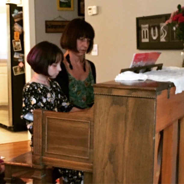 Recital time! Love this first picture of Auntie Katie and her twin. 💕 #myohmia #whatalittlejewel #piano #beatlestheme #allyouneedislove #heyjude